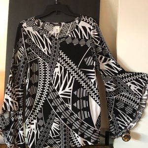 Woman’s black and white pull-over blouse